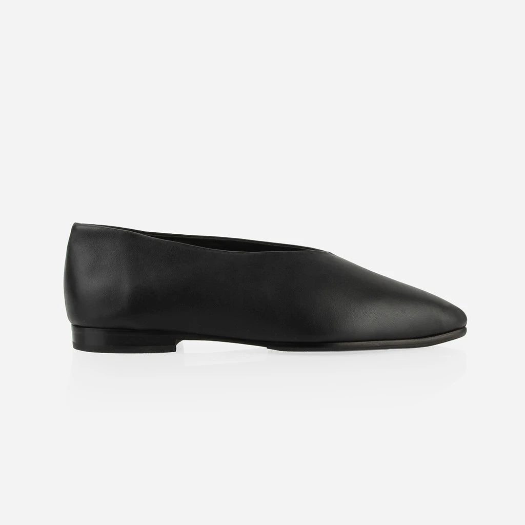 The Atelier Flat Black