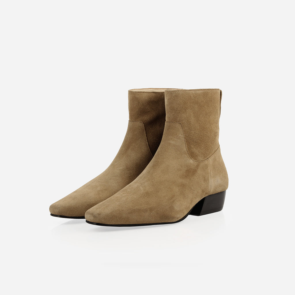 The Beau Boot Desert Suede