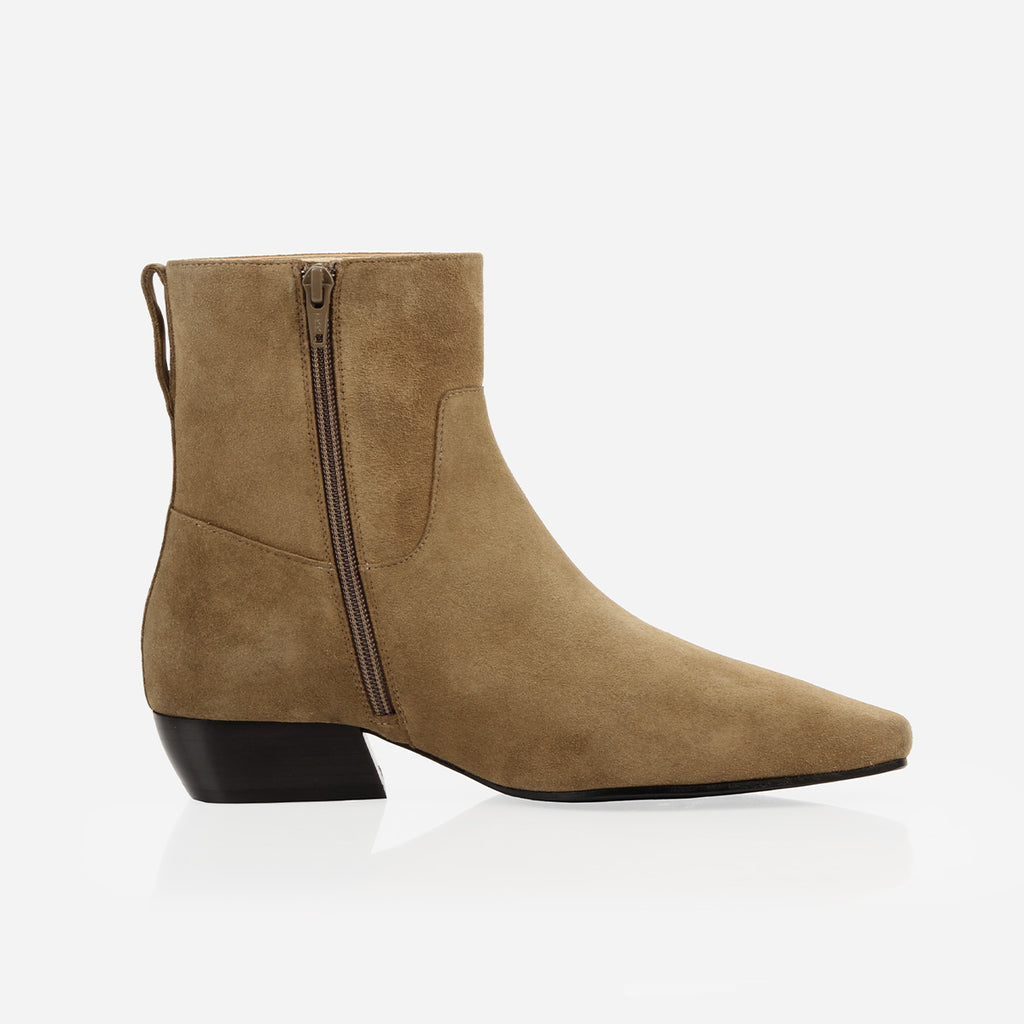 The Beau Boot Desert Suede