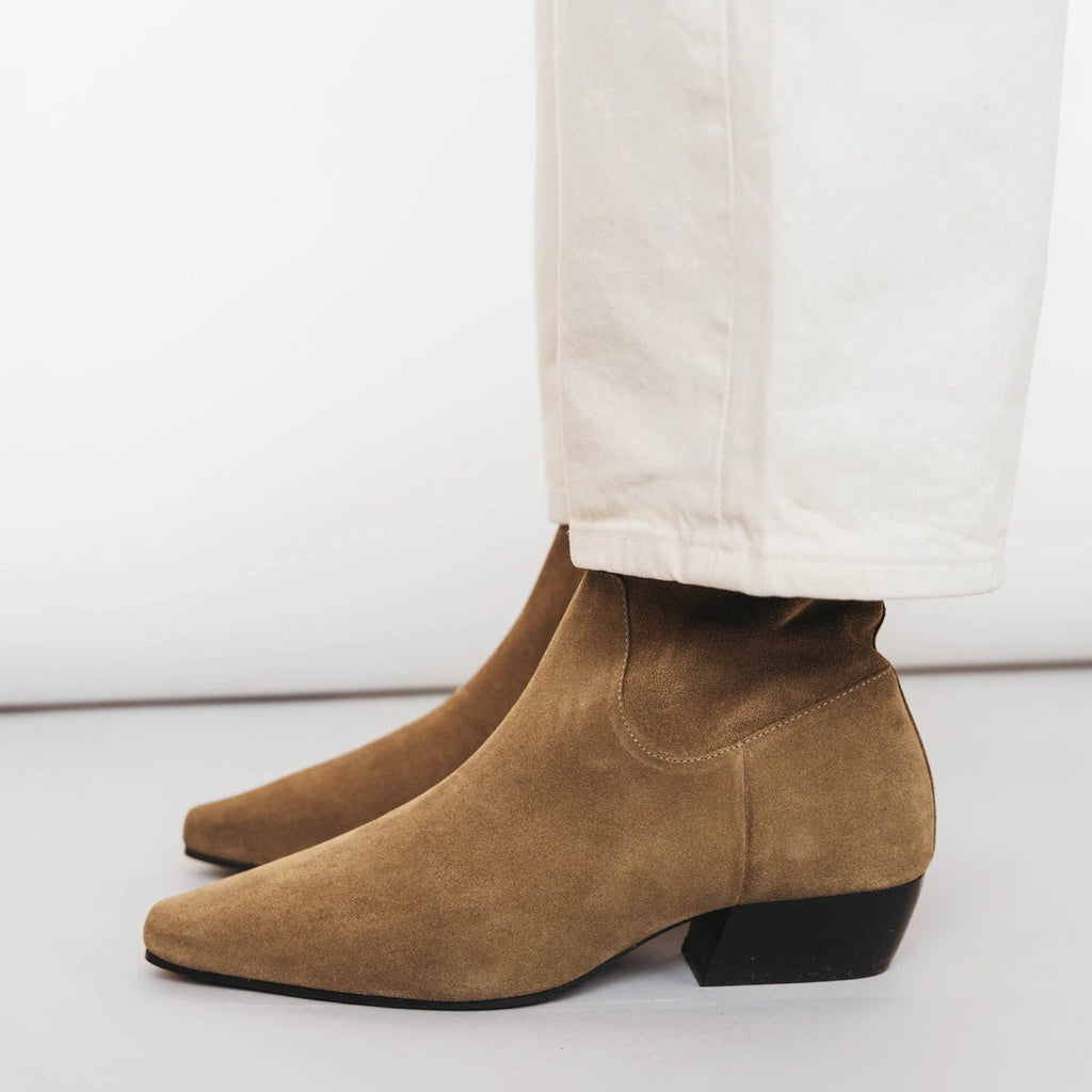 The Beau Boot Desert Suede