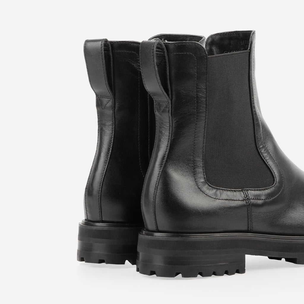 The Every Way Chelsea Boot Black Water Resistant
