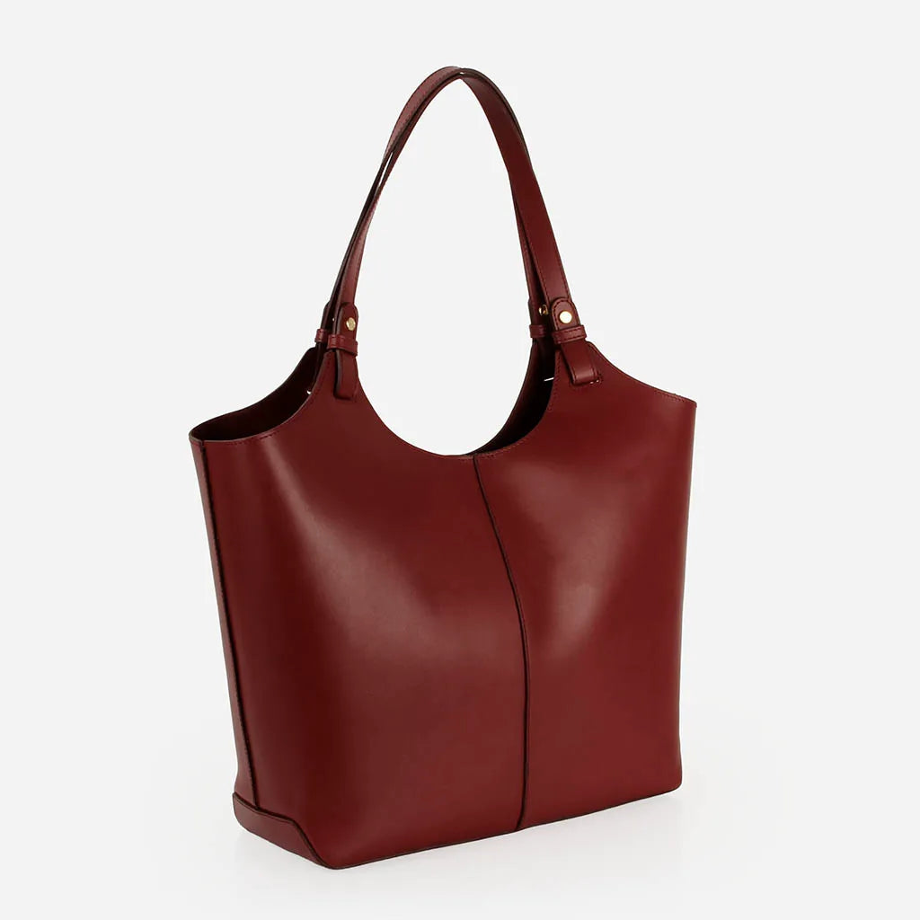 The Lisboa Tote Resort Red