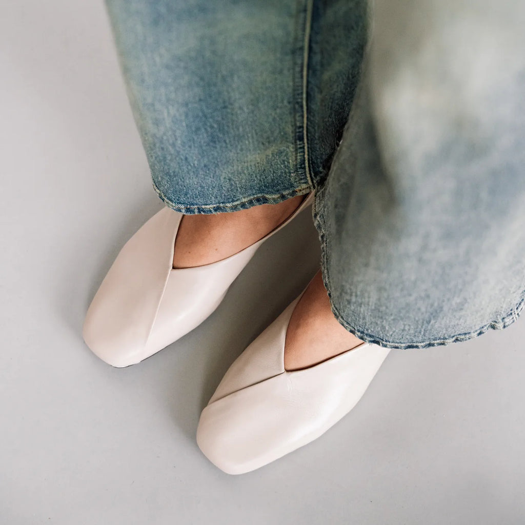 The Marché Flat Porcelain