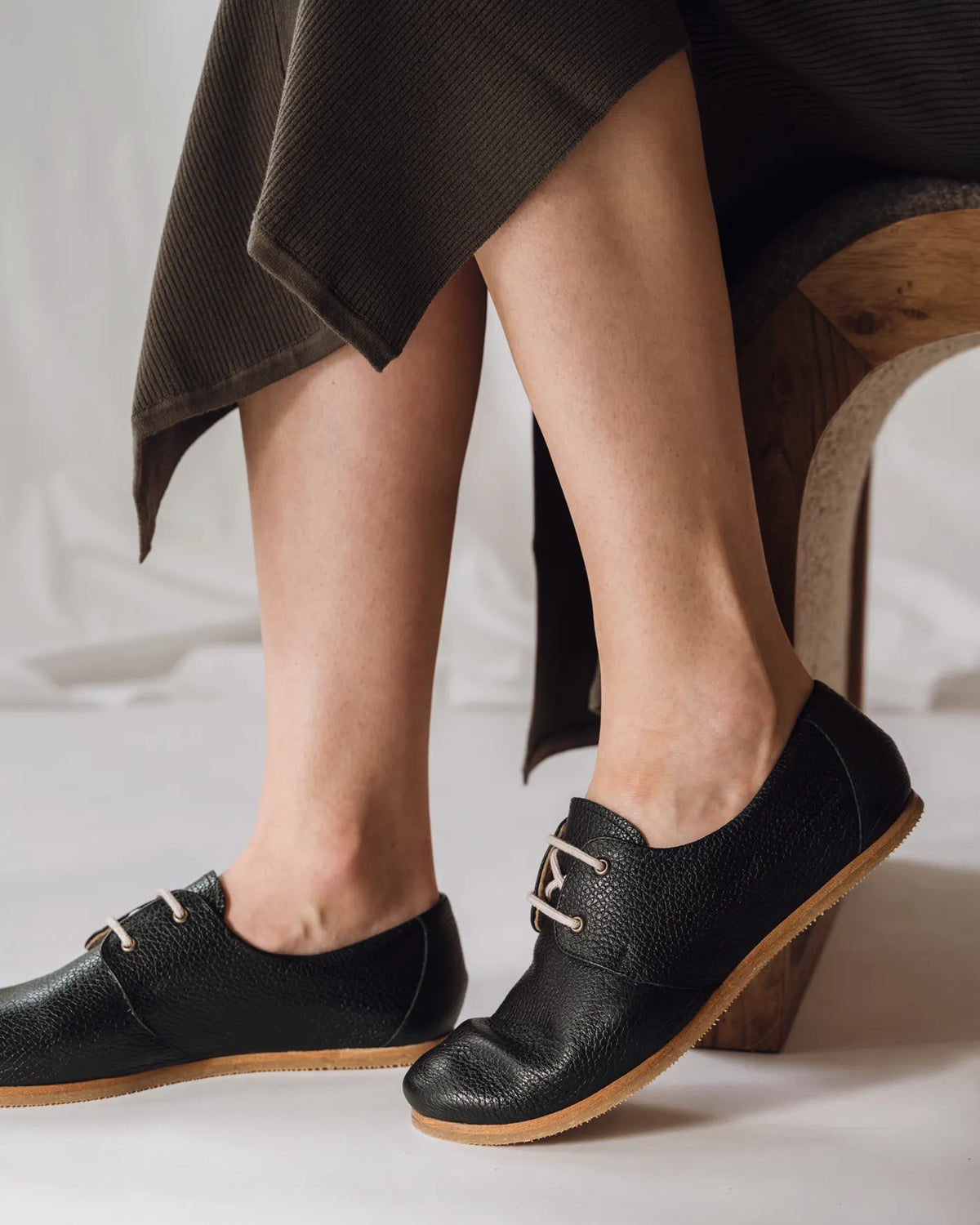 The Eyelet Oxford 2.0 Black Pebble
