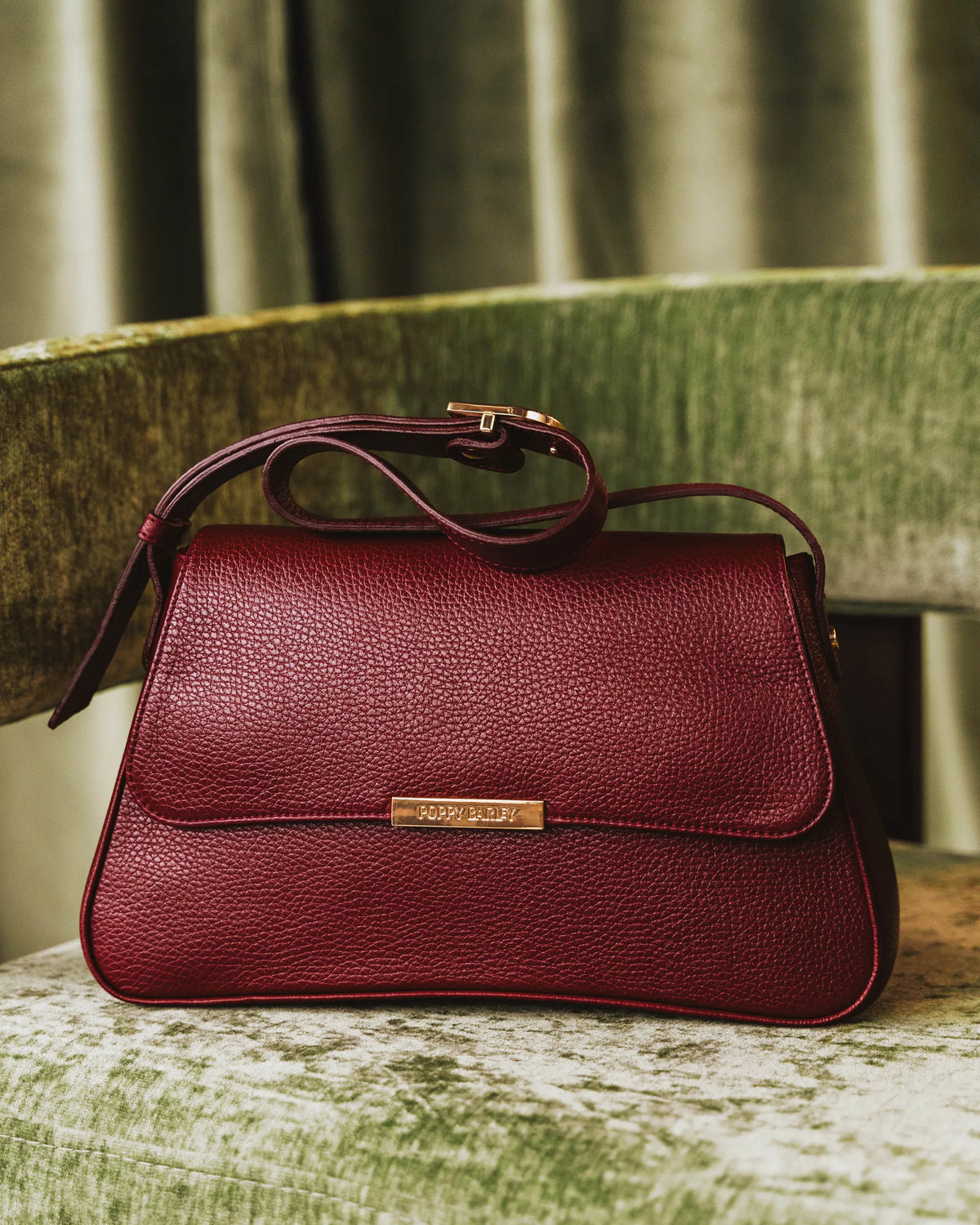 The High Line Shoulder Bag Resort Red