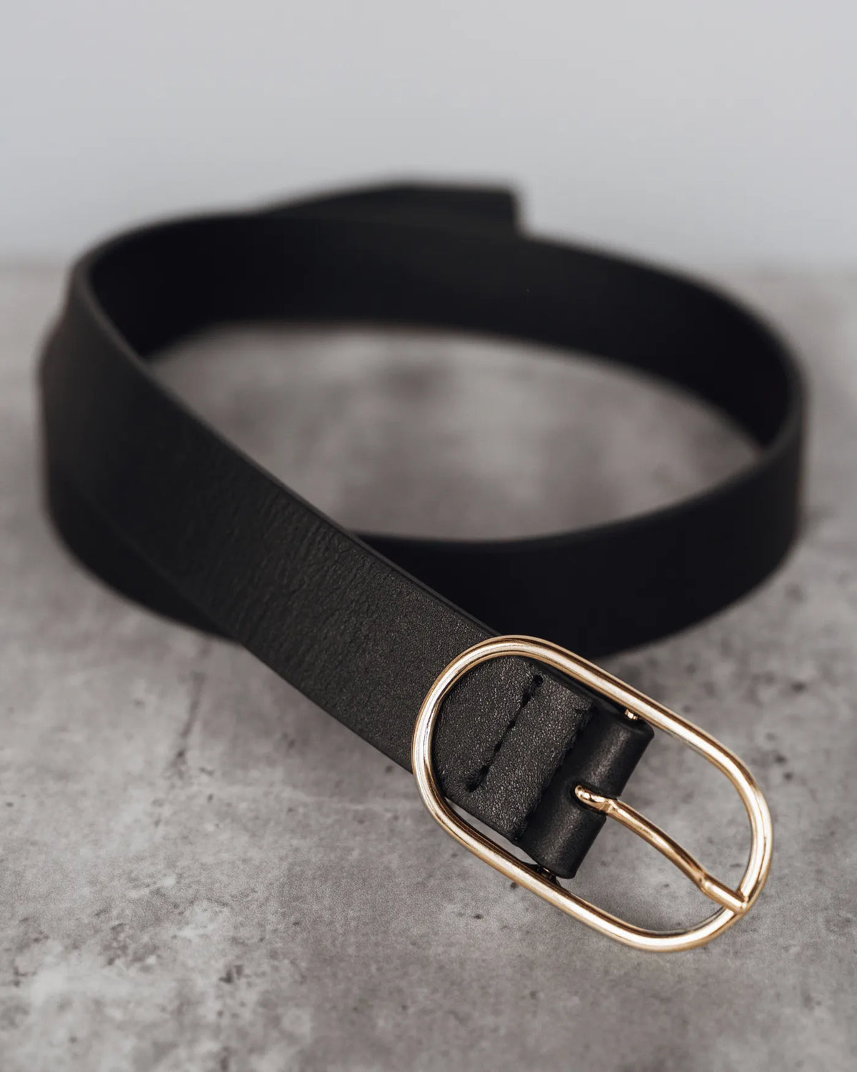 The Sleek Belt Gold Black