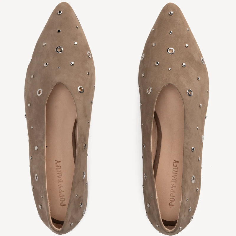 The Atelier Flat Clay Studded