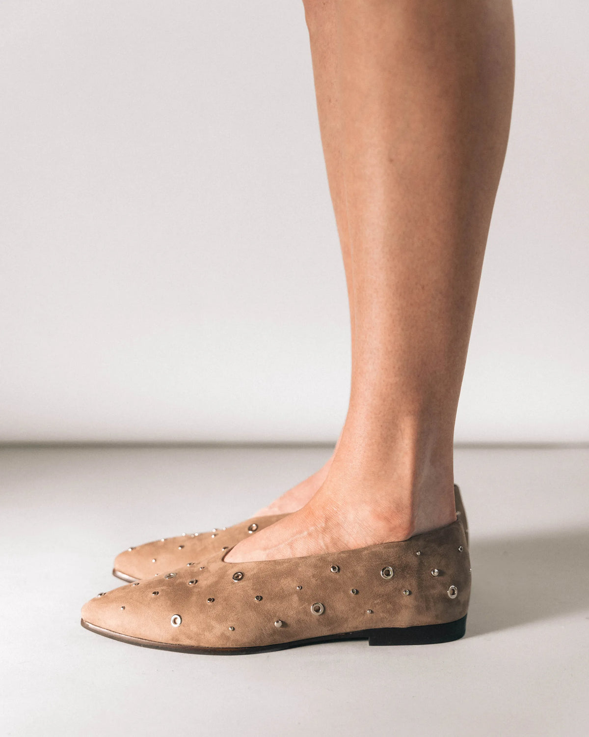 The Atelier Flat Clay Studded