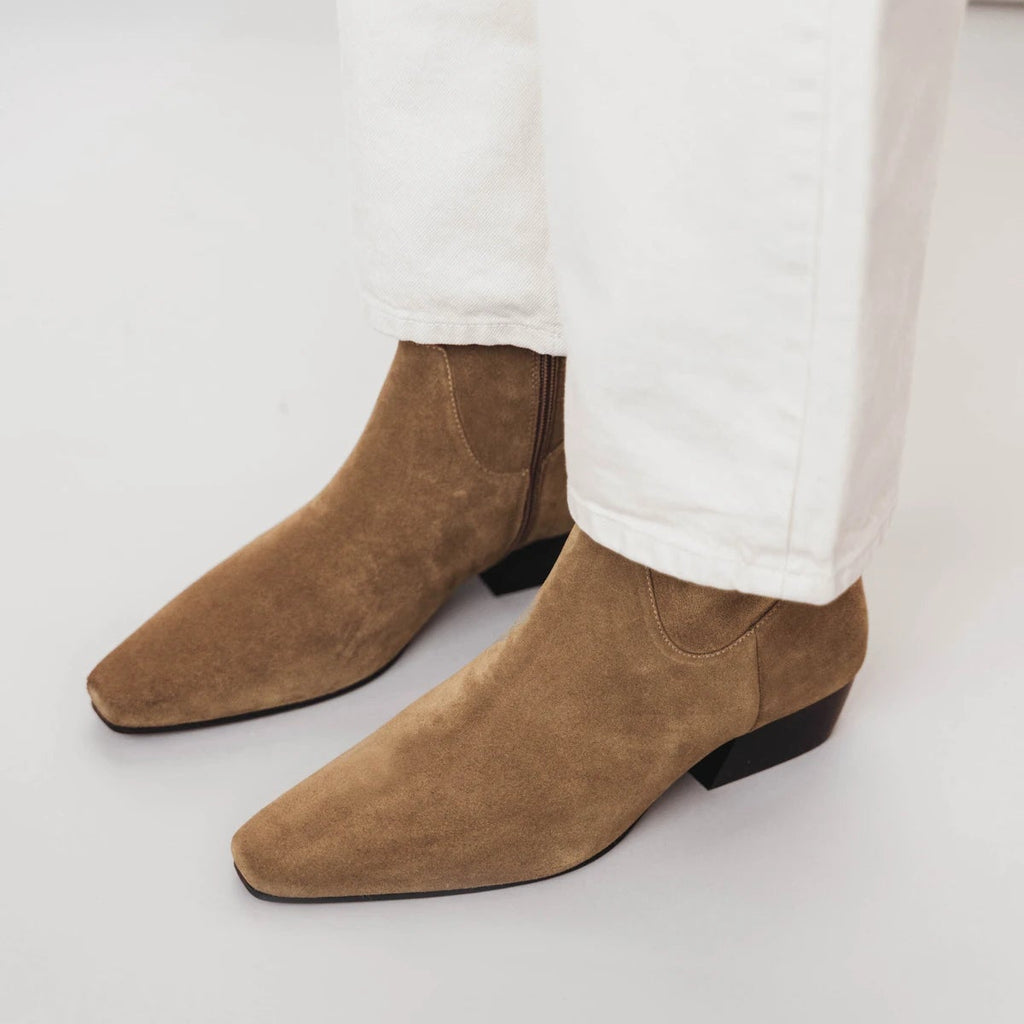 The Beau Boot Desert Suede