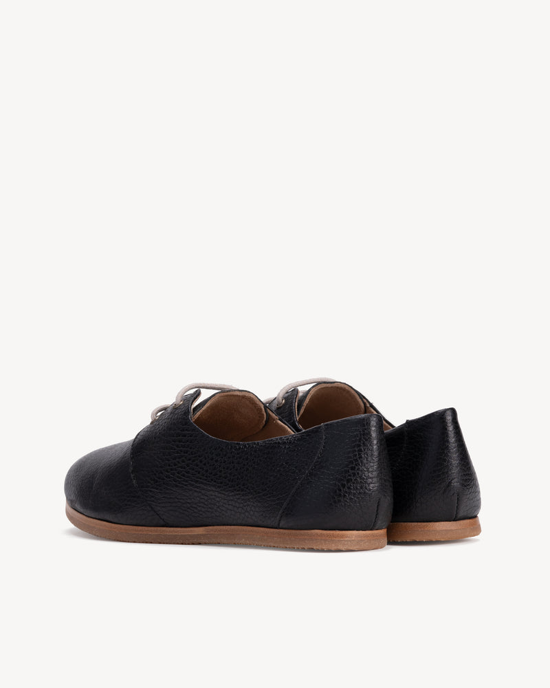 The Eyelet Oxford 2.0 Black Pebble
