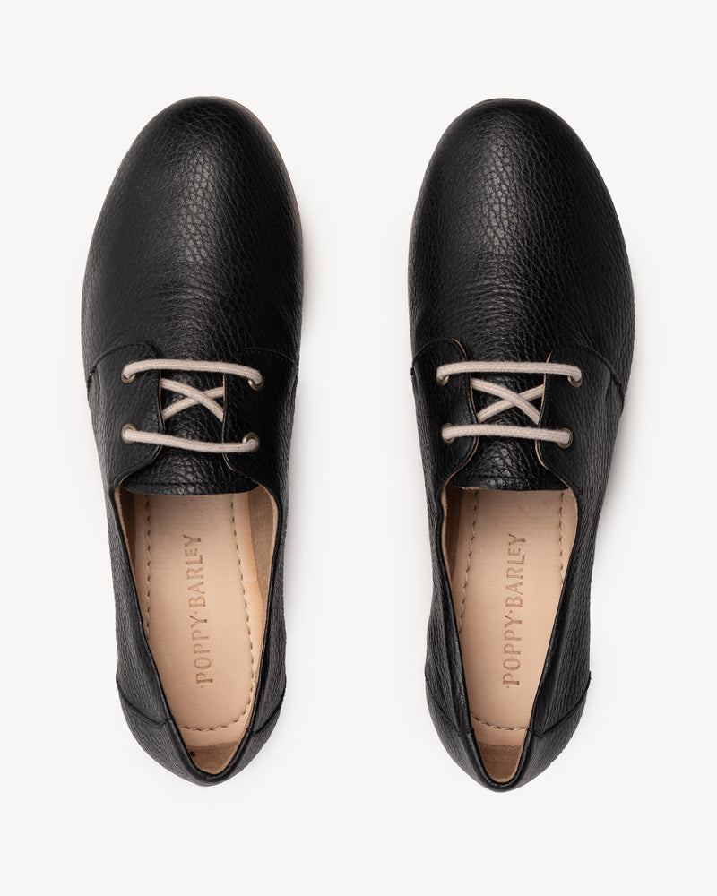 The Eyelet Oxford 2.0 Black Pebble