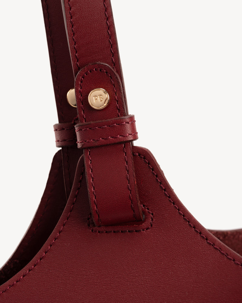 The Lisboa Tote Resort Red