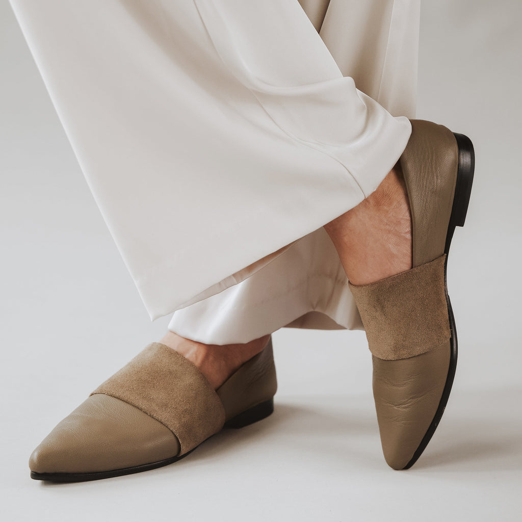 The Luxe Fit Flat Truffle