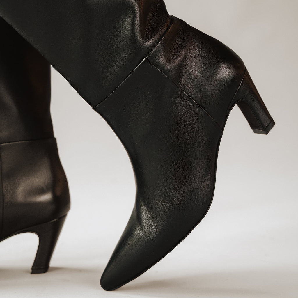 The Toujours Midi Boot Black