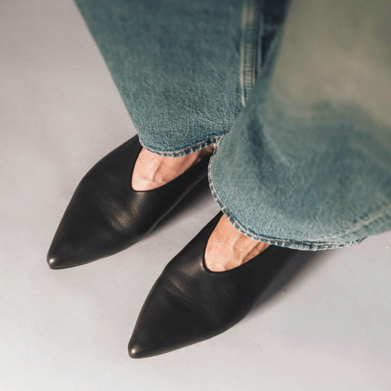 The Atelier Flat Black