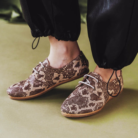 The Eyelet Oxford 2.0 Desert Snake