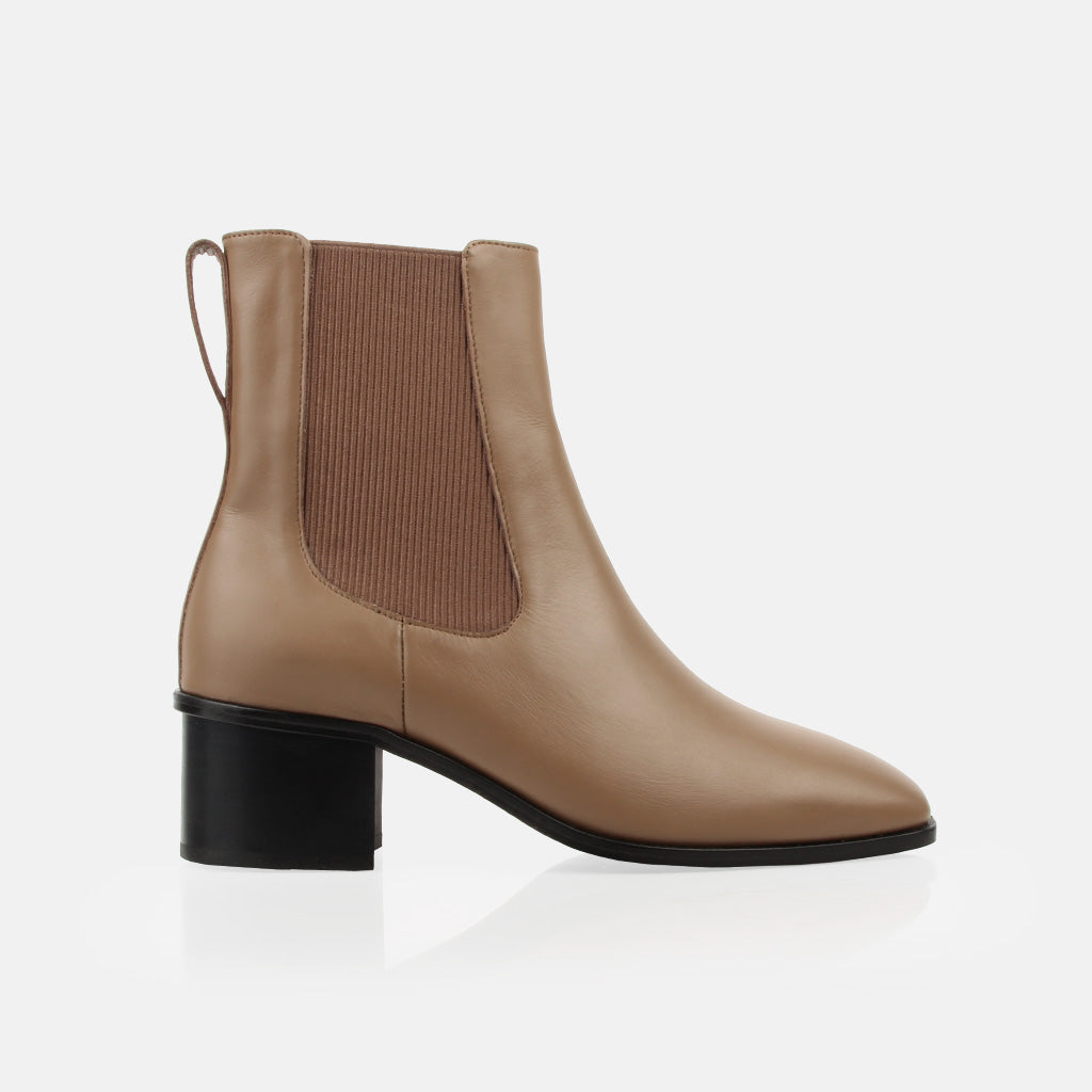 The Quinn Chelsea Boot Tundra Taupe