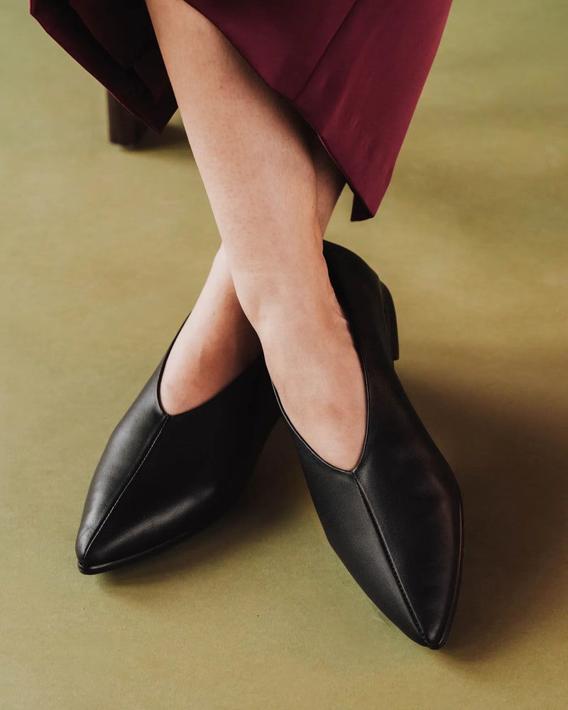 The Atelier Flat Black