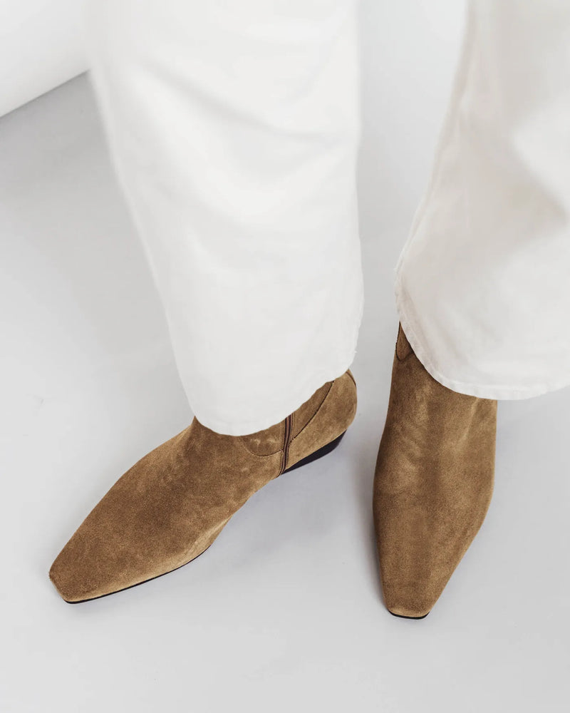 The Beau Boot Desert Suede