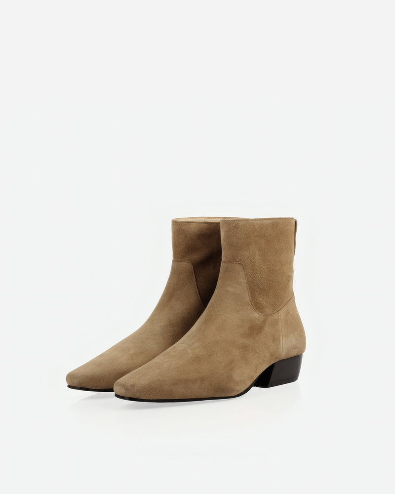The Beau Boot Desert Suede