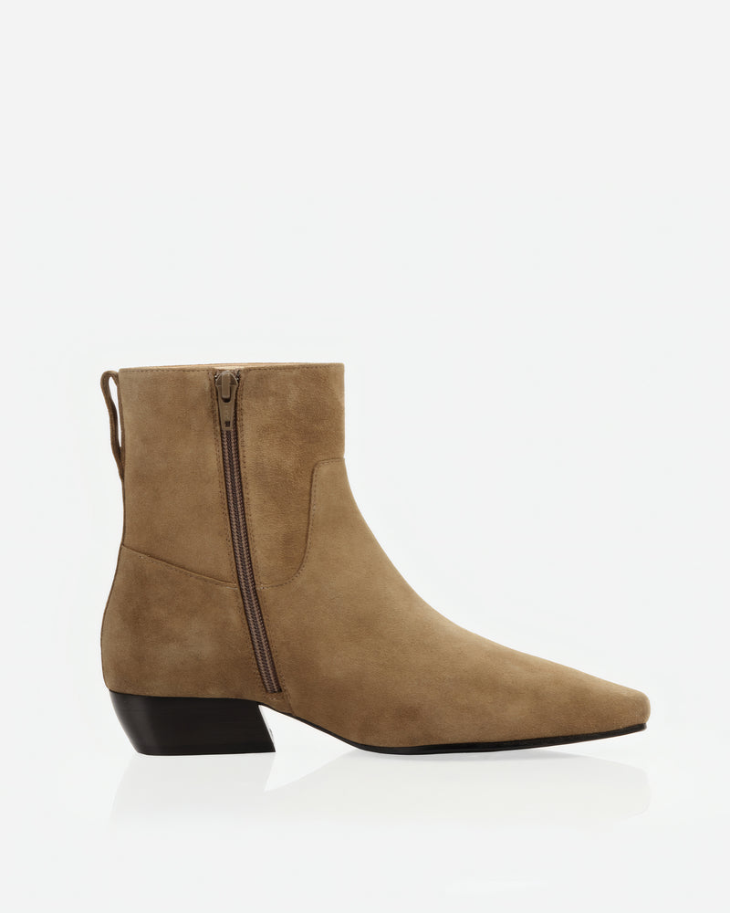 The Beau Boot Desert Suede