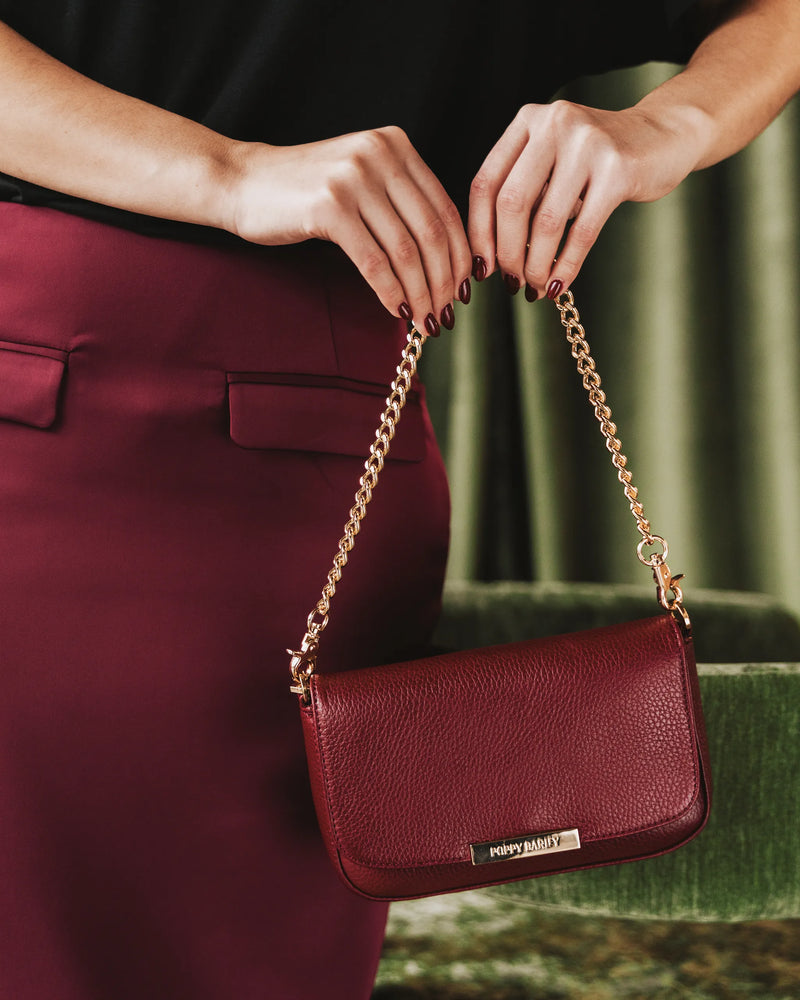 The Day To Night Bag Resort Red