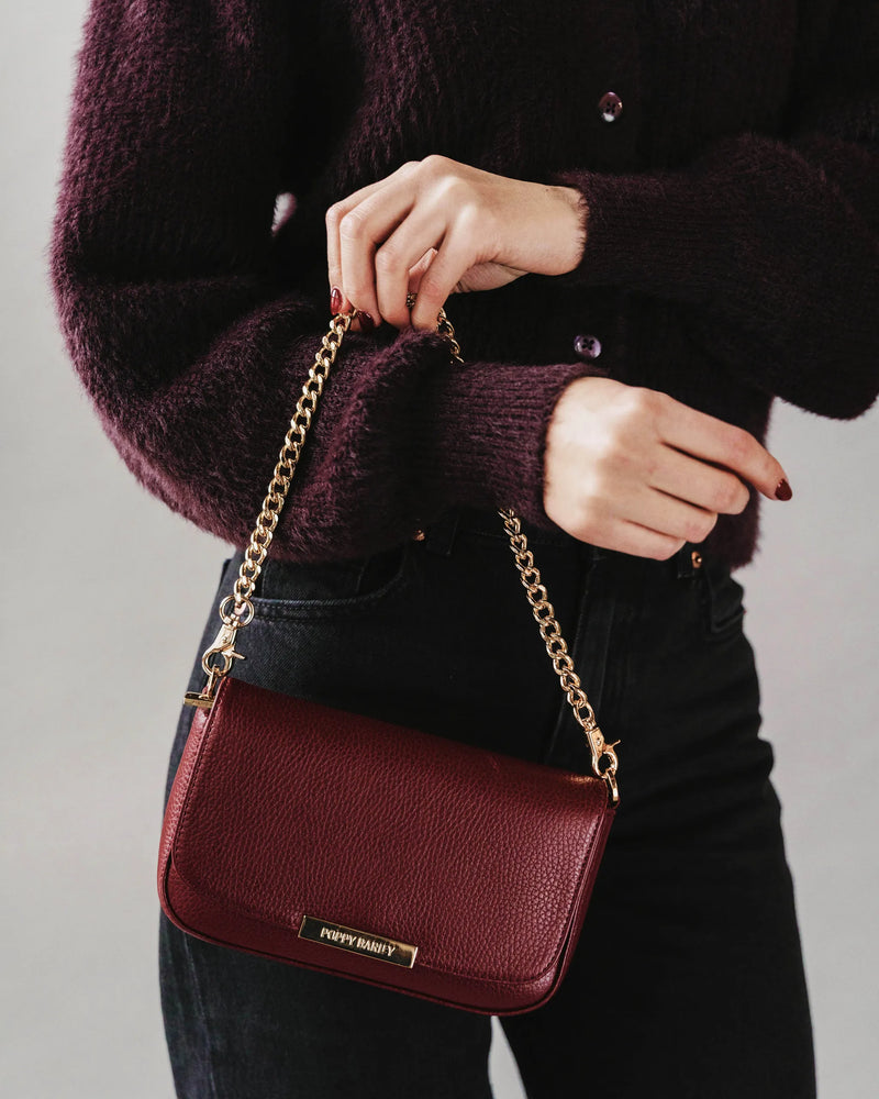 The Day To Night Bag Resort Red