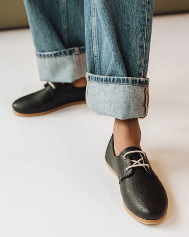 The Eyelet Oxford 2.0 Black Pebble