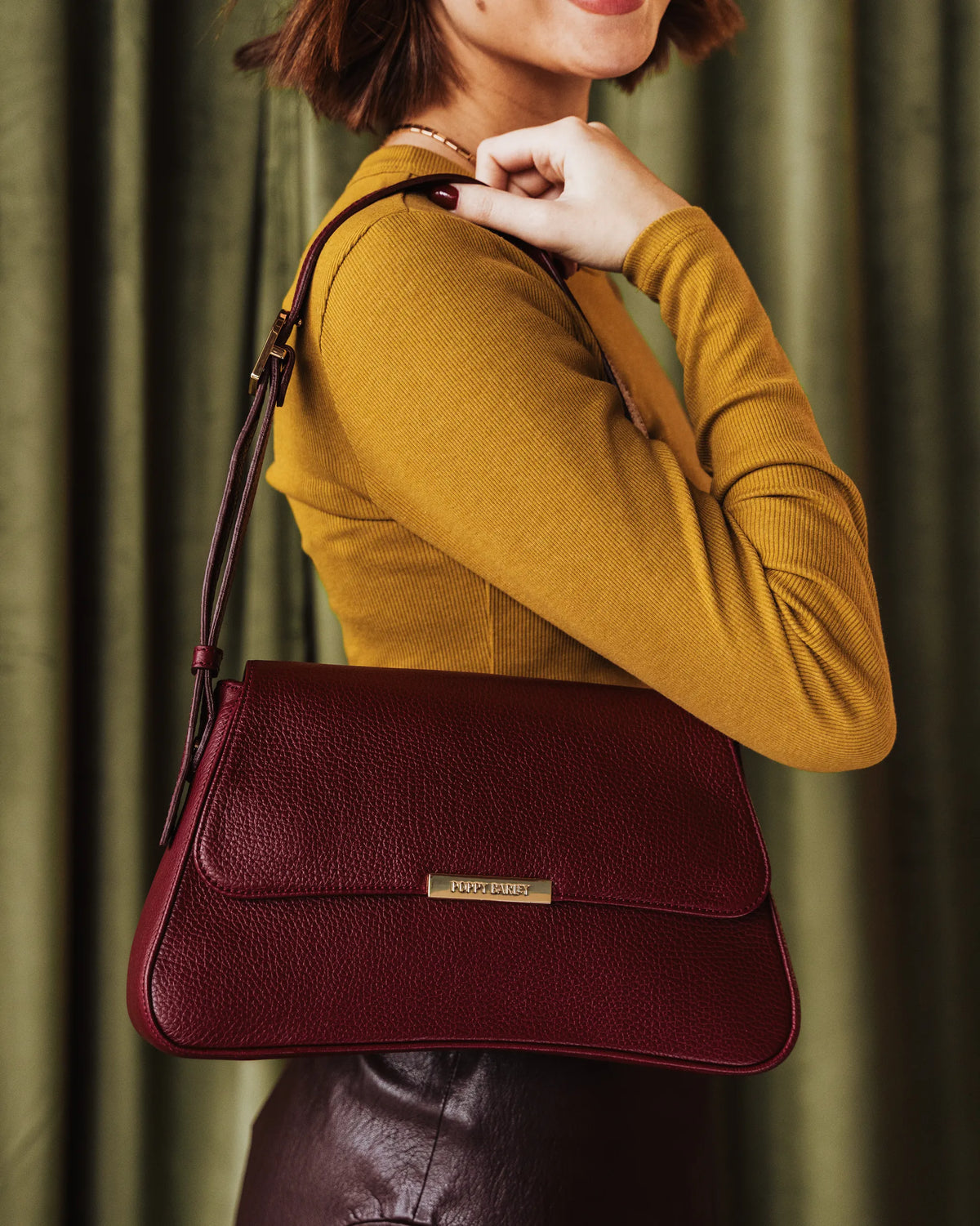 The High Line Shoulder Bag Resort Red