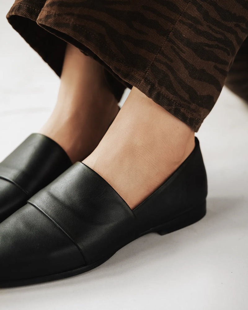 The Luxe Fit Flat Black