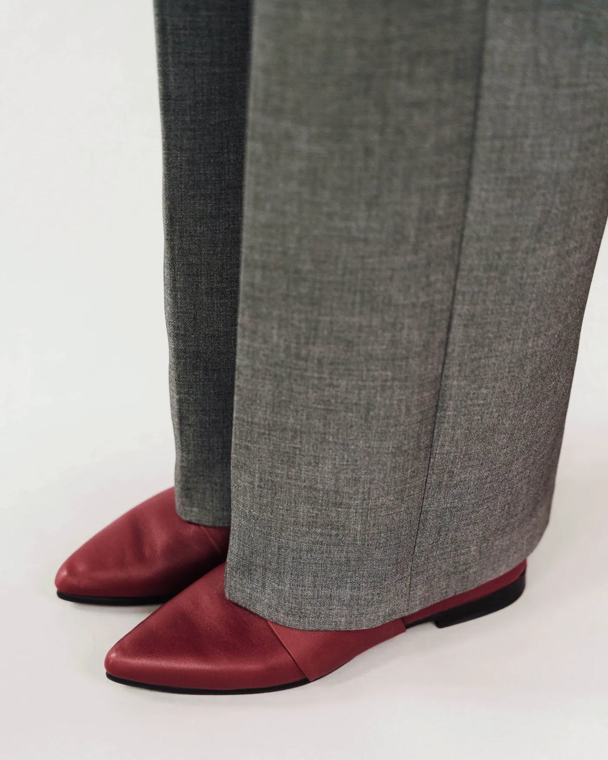 The Luxe Fit Flat Resort Red