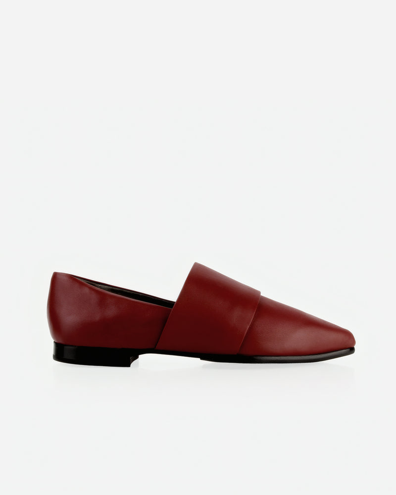 The Luxe Fit Flat Resort Red