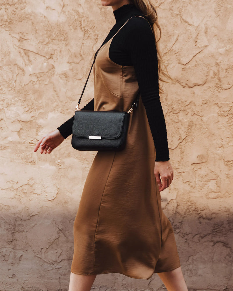 The Medium Day to Night Bag Black Pebble