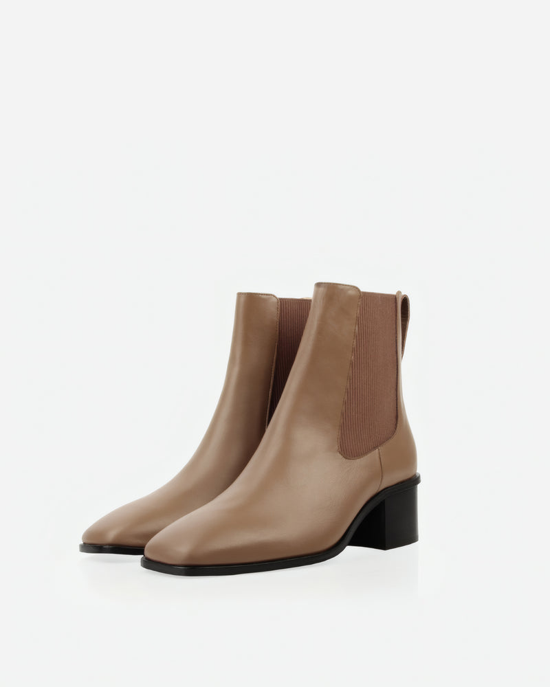 The Quinn Chelsea Boot Tundra Taupe