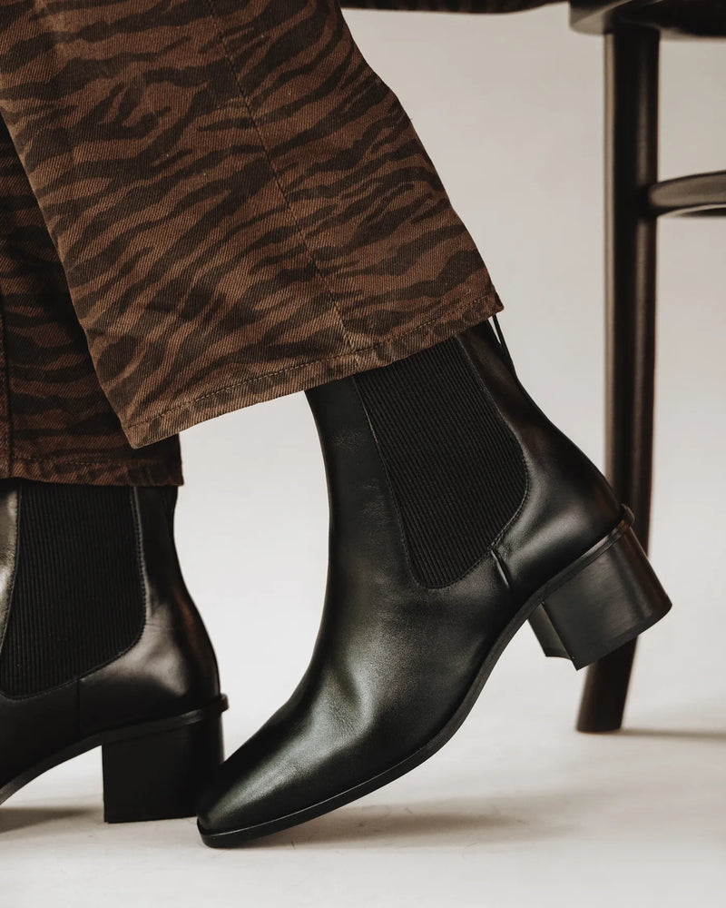 The Quinn Chelsea Boot Black