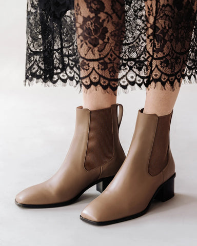 The Quinn Chelsea Boot Tundra Taupe