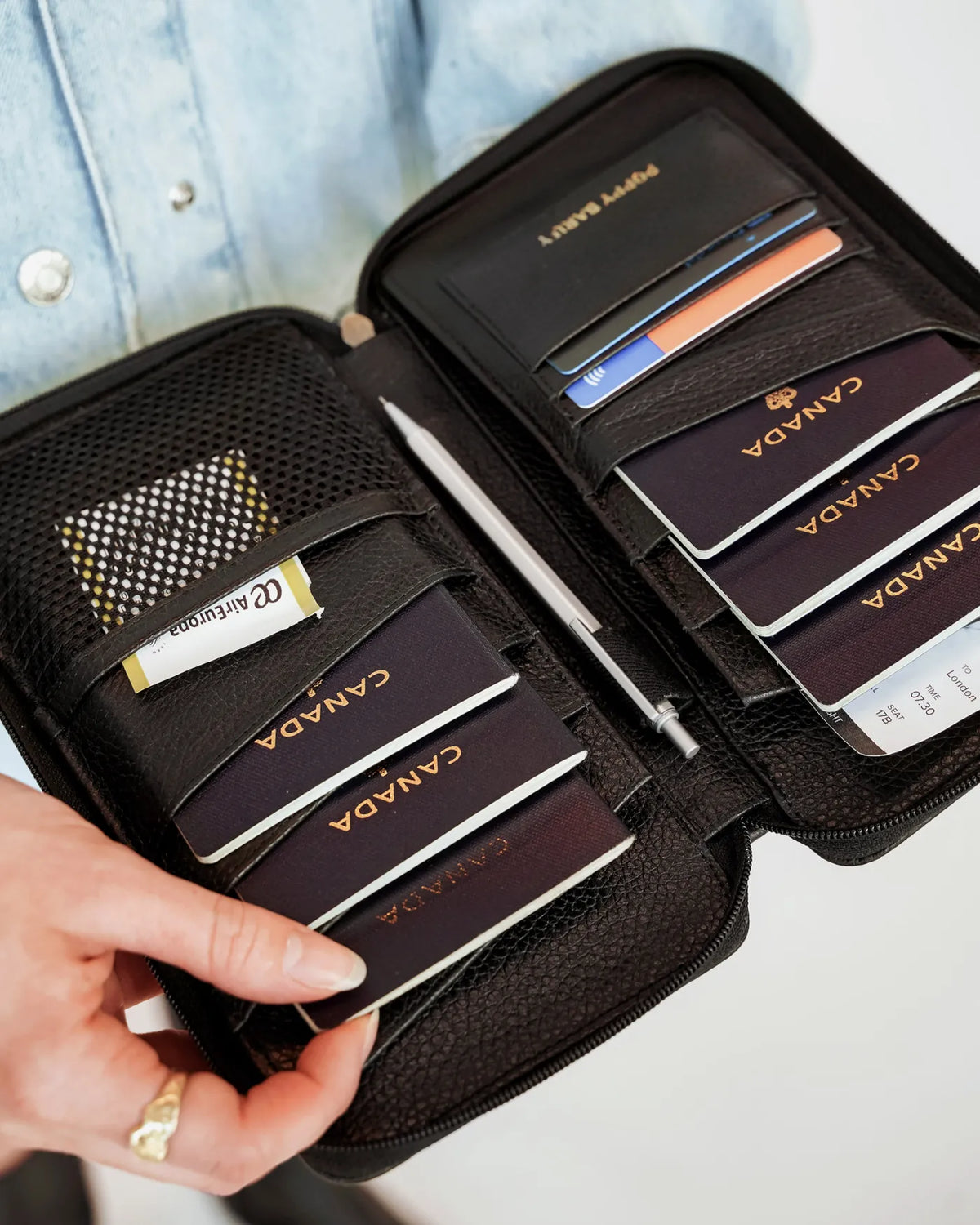 The Six Person Passport holder & Slim Luggage Tag Set Black