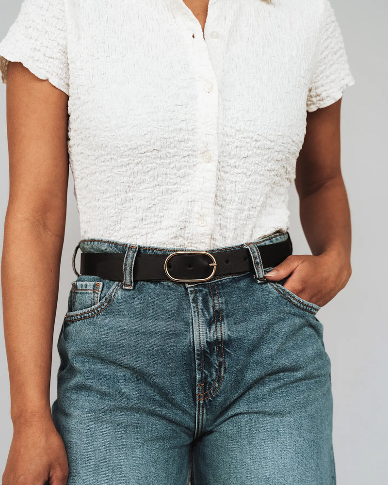 The Sleek Belt Gold Black