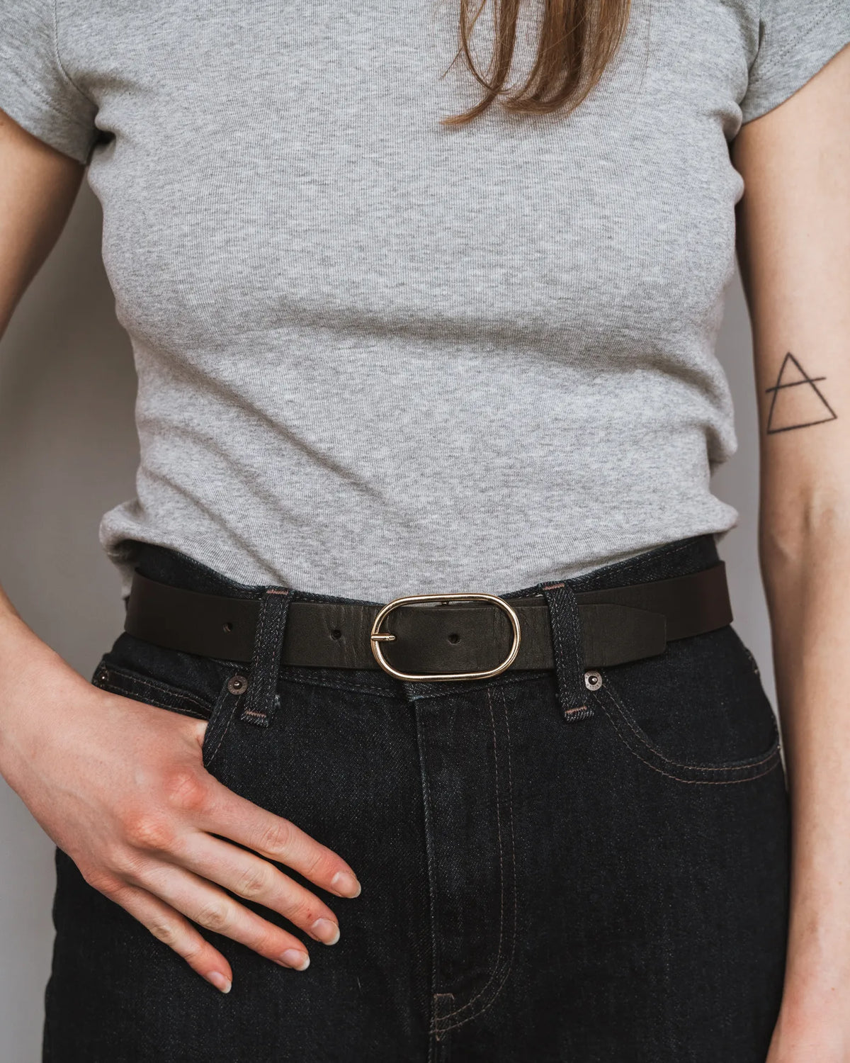 The Sleek Belt Gold Black