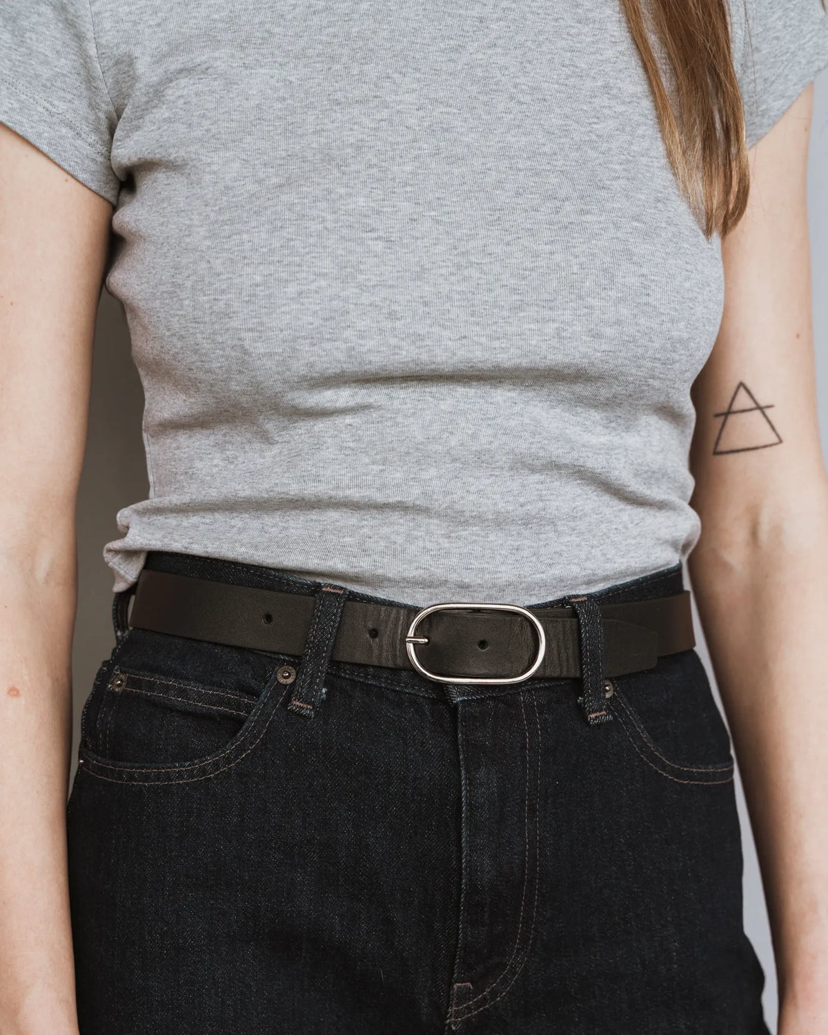 The Sleek Belt Silver Black